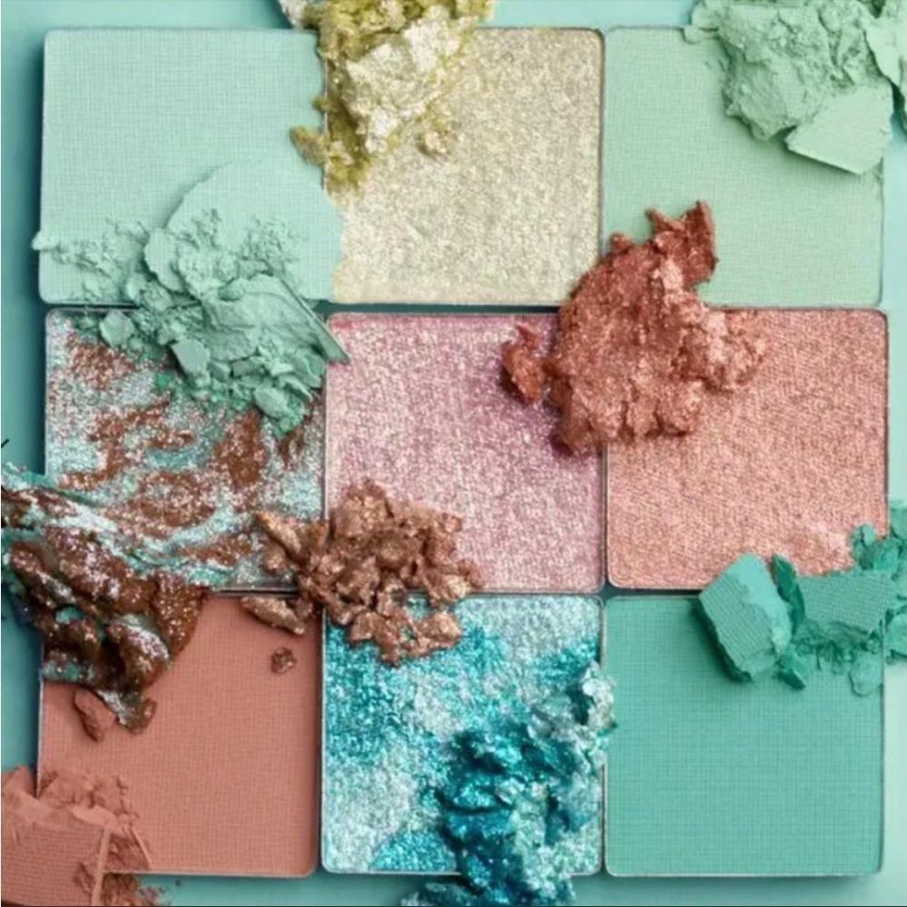 2/$30*when bundled* NWT Huda Beauty Eyeshadow Palette Pastels Mint - Picture 2 of 7
